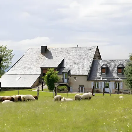 De La Pouciniere * Saint-Sauves- dʼAuvergne