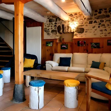 De La Pouciniere * Saint-Sauves-d'Auvergne