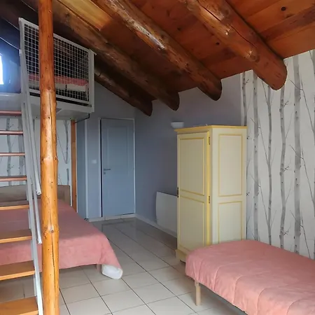 Сasa de vacaciones De La Pouciniere Saint-Sauves- dʼAuvergne