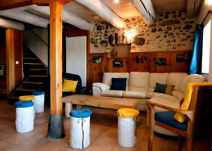 De La Pouciniere * Saint-Sauves-d'Auvergne