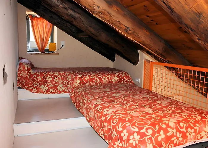 De La Pouciniere Saint-Sauves-d'Auvergne